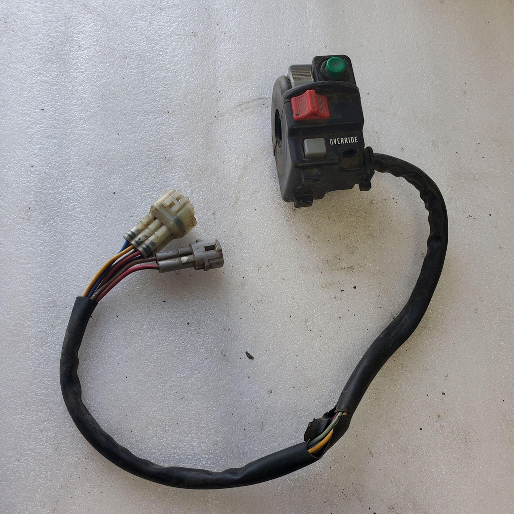 SWITCH, HANDLE 4 - YAMAHA - 3B4-83972-00-00