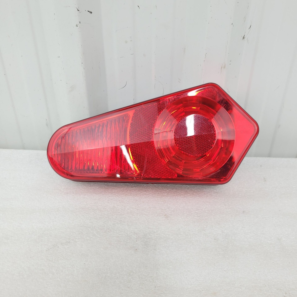 taillight assembly, right