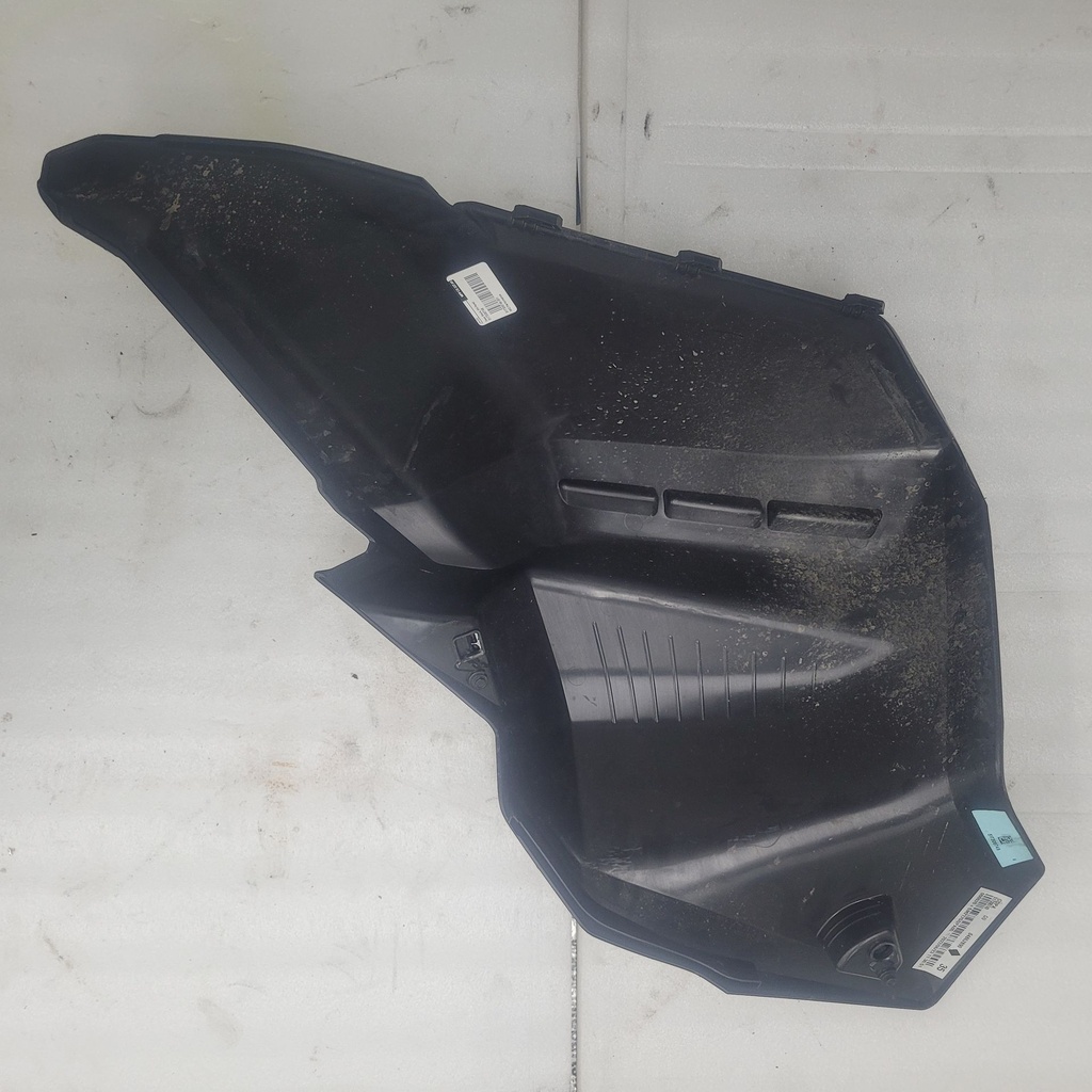 deep black, rh panel
