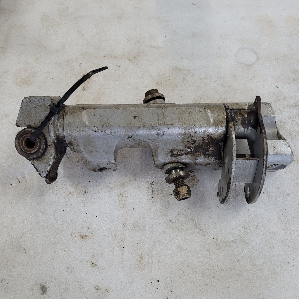 Spindle, Steering - L