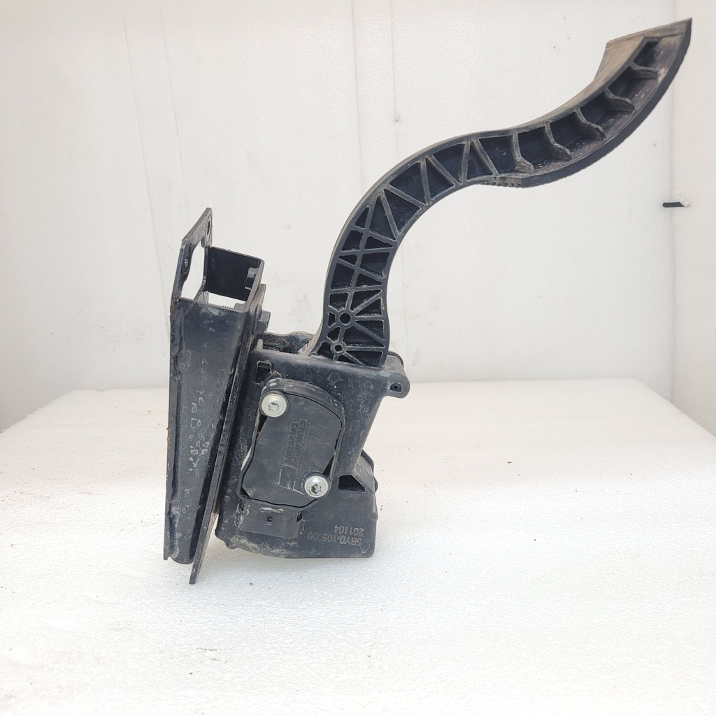 THROTTLE PEDAL