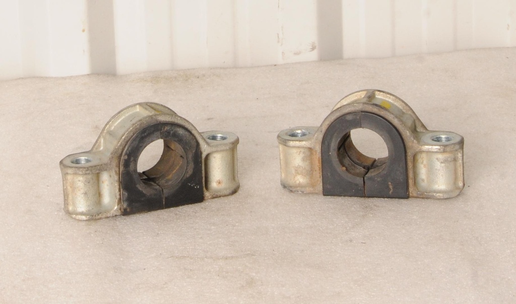 [5633408-001] BRACKET CAP, SWAY BAR
