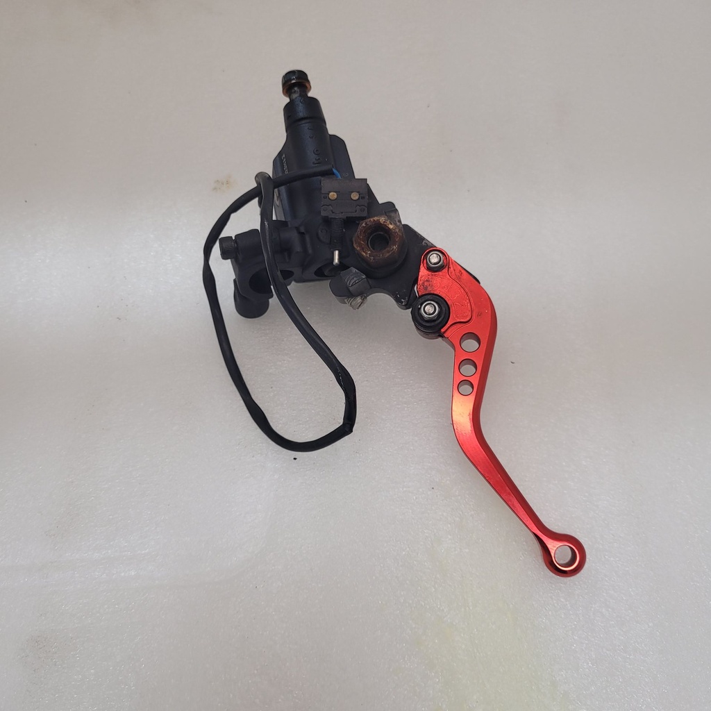 clutch master cylinder