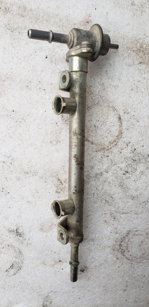 flowthrough fuel rail assembly