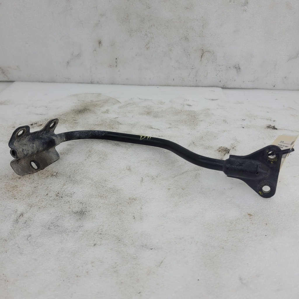 rh fender rear support