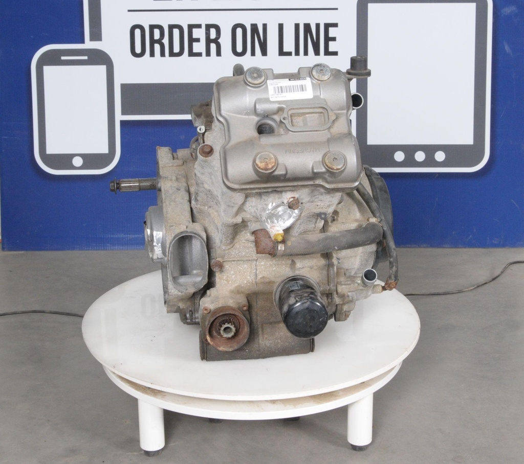 [0462-046-001] Engine-700 EFI