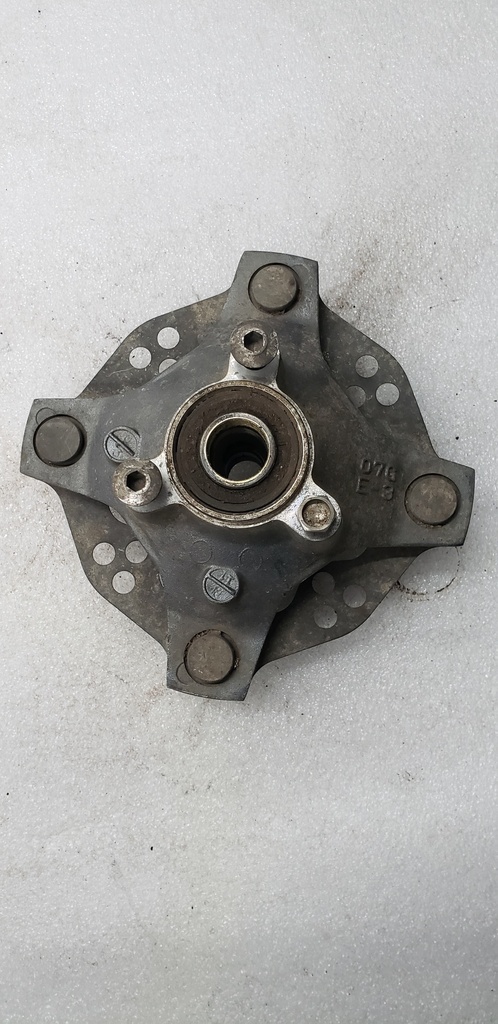 Hub, Wheel Gray - 3405-021 ARCTIC CAT