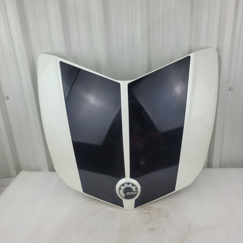 (new ref. 708200677) vegas white hood