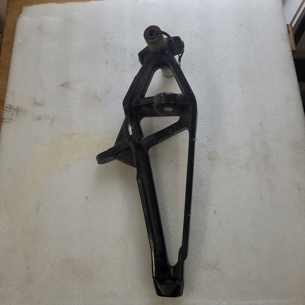 spindle, steering - right - black (inc. 2)