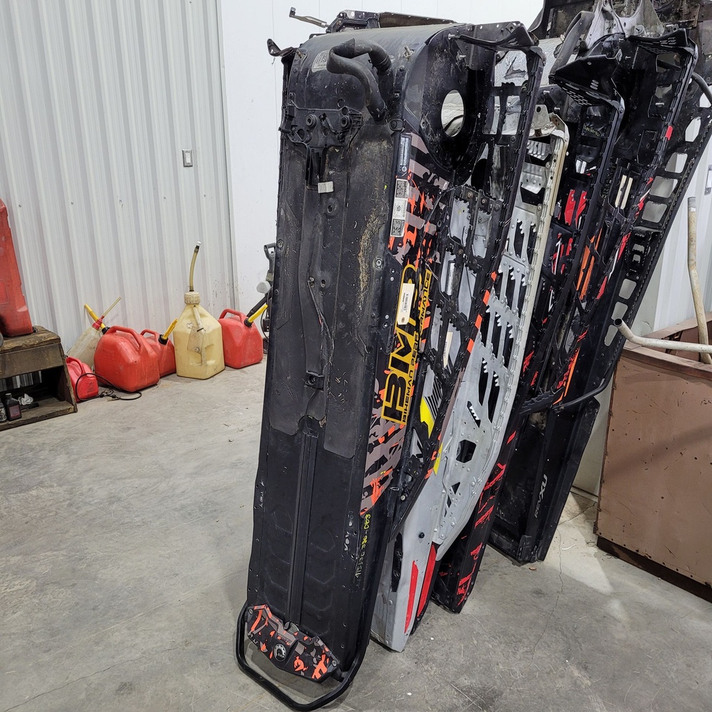 (new ref. 415130466) deep black, chassis tunnel  module 154 frame 154 inch