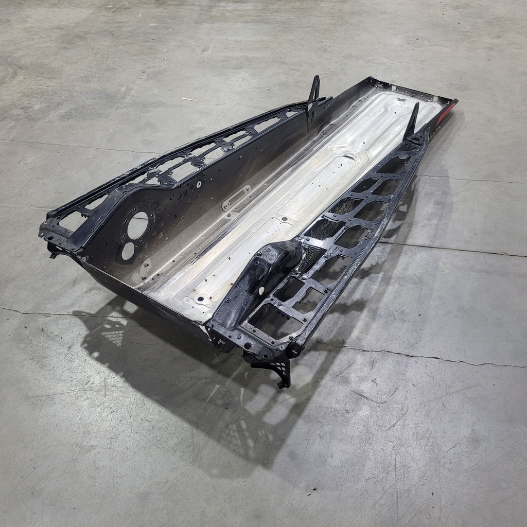 (new ref. 415130511) deep black, chassis tunnel module 146" model with 146" rear suspension
