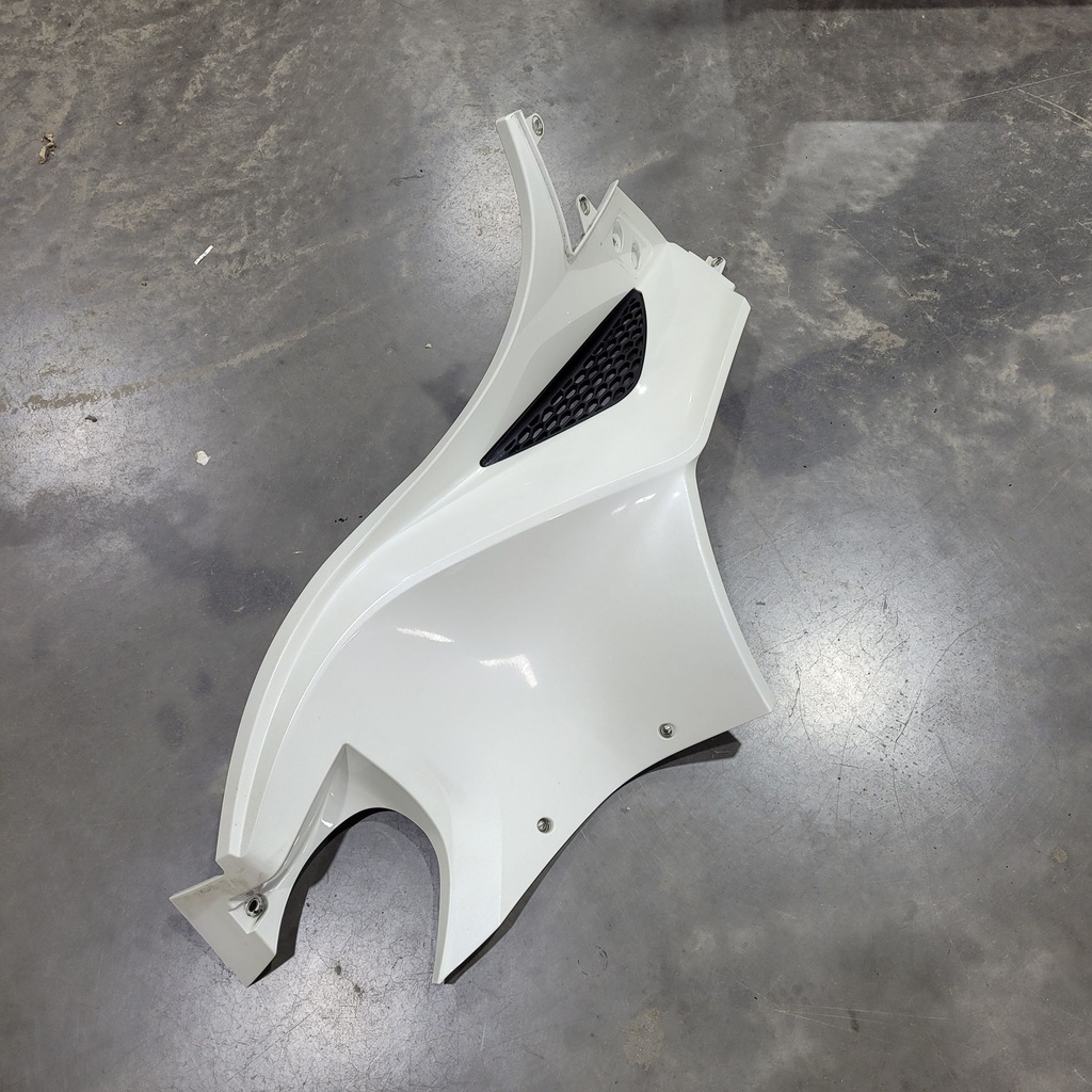 (new ref. 705006167) rh upper side panel, white pearl