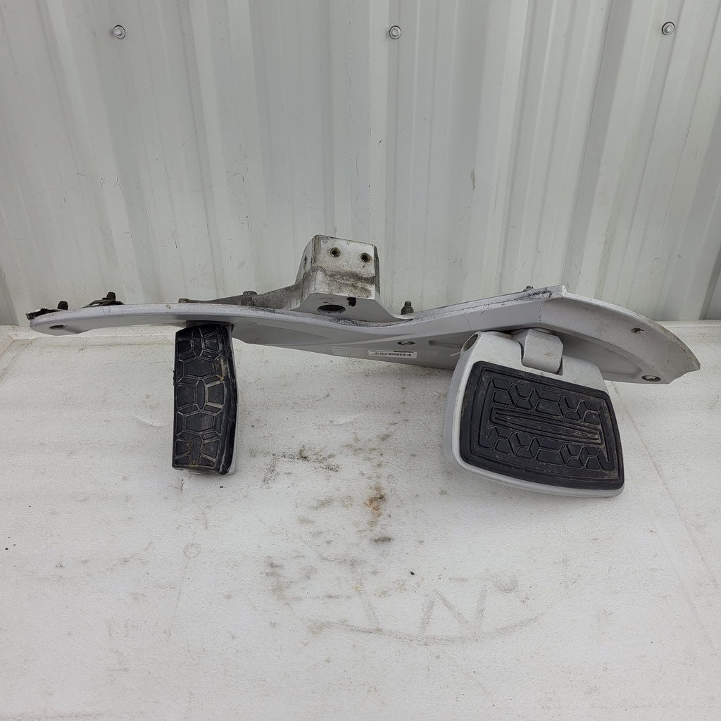 (new ref. 705008521) lh footrest support