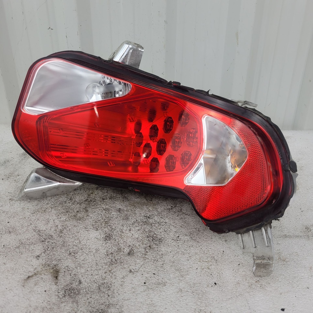 rh rear tail light