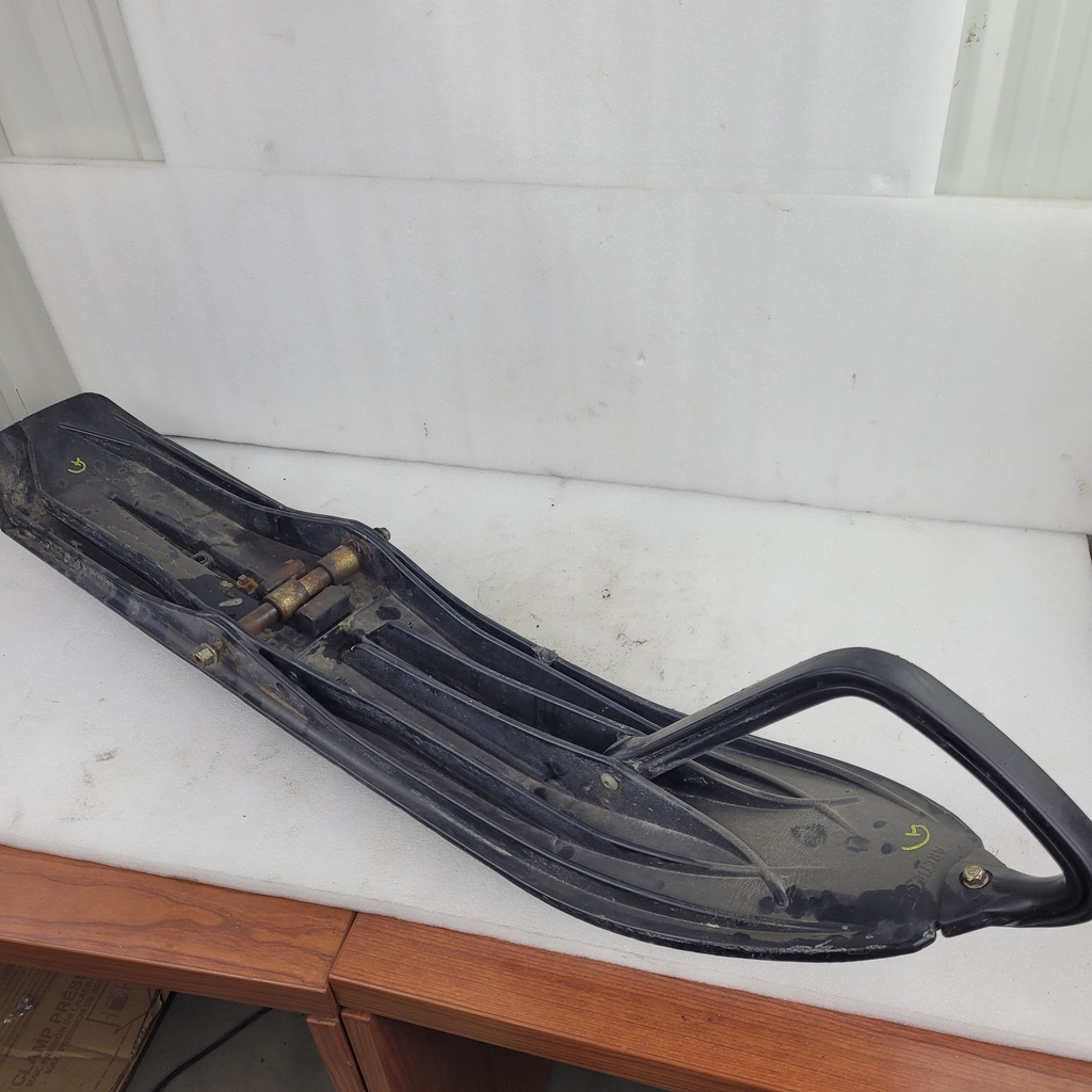 ski, plastic - black