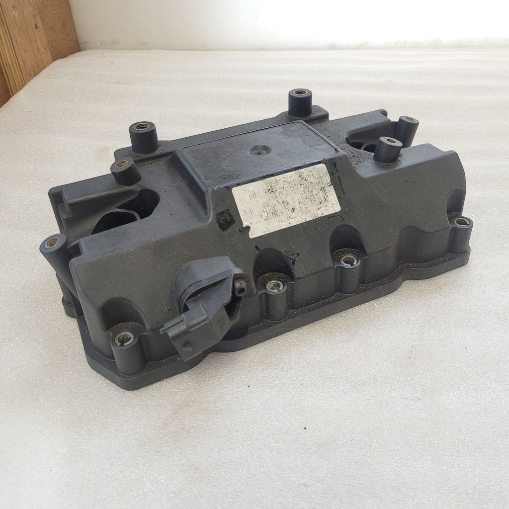 VALVE COVER
