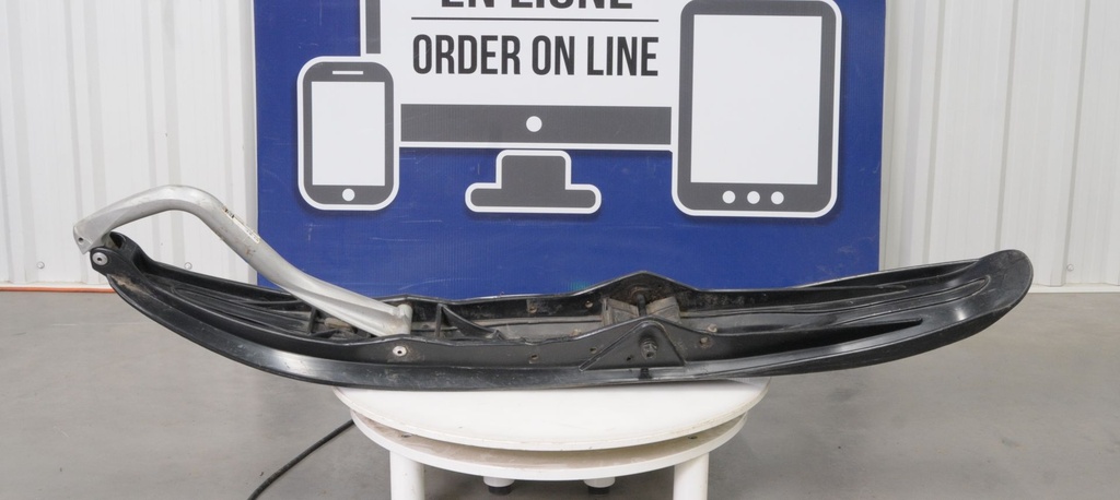 deep black, rh pilot 5.7 ski