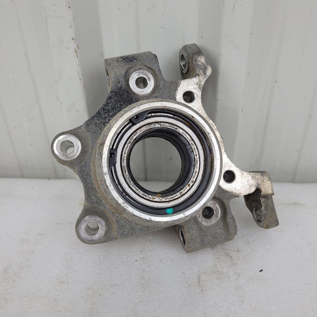 [5140585-001] wheel bearing carrier, left