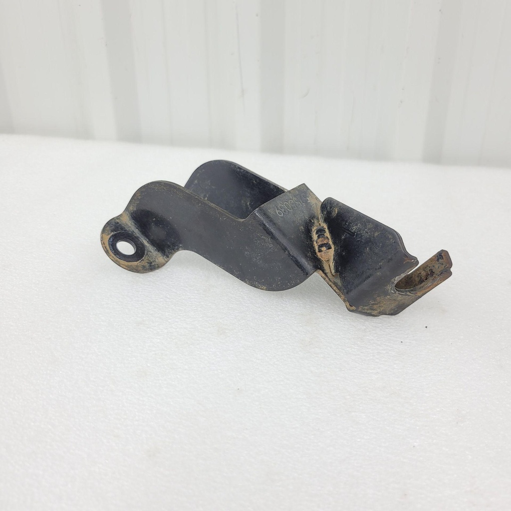 [5255039-329-001] shift cable bracket, black