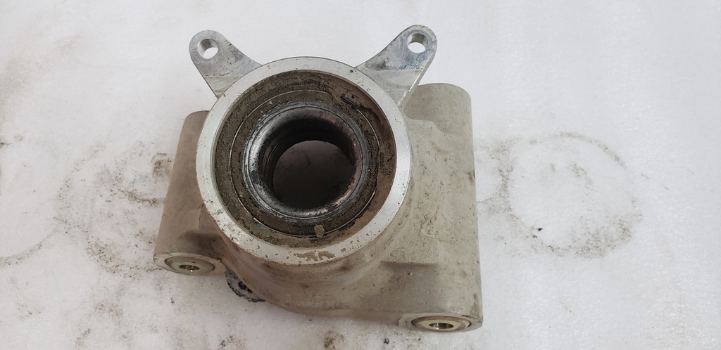 bearing carrier, left