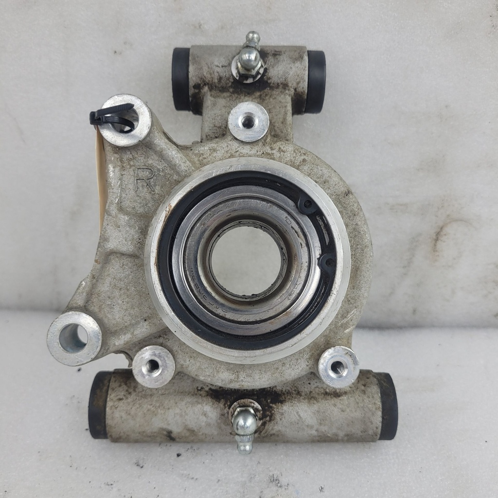 holder rear wheel shaft, rh