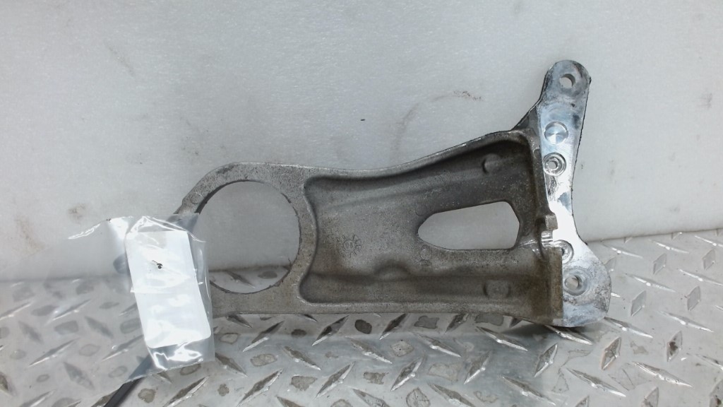 driven pulley support