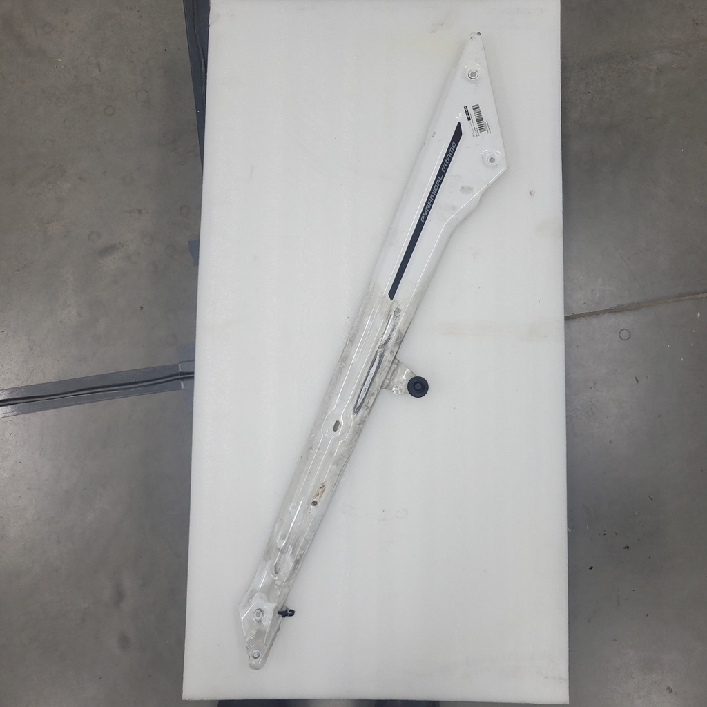 white, lh rear diag cross member white