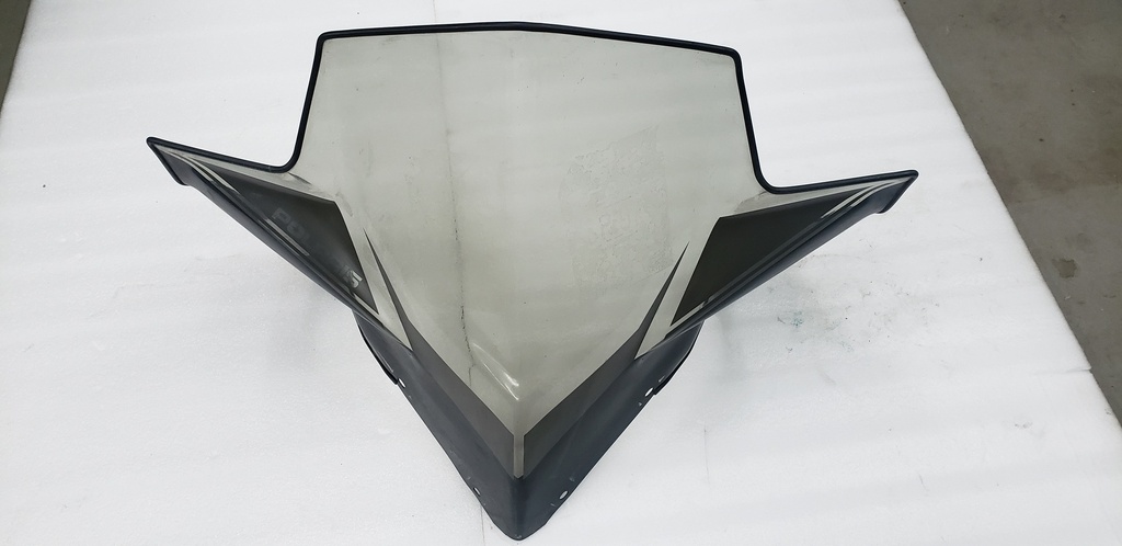 MID WINDSHIELD, SMOKE