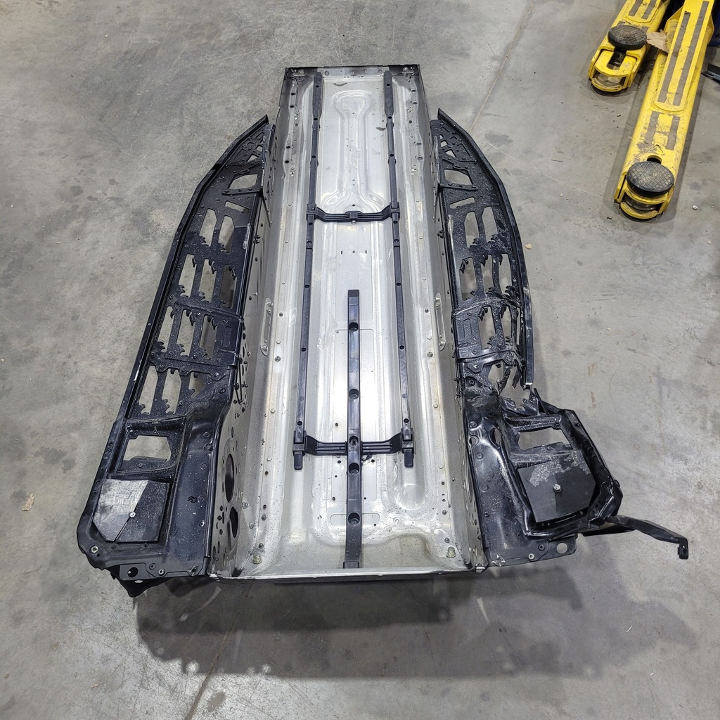 (new ref. 415130557) deep black, tunnel chassis module 137