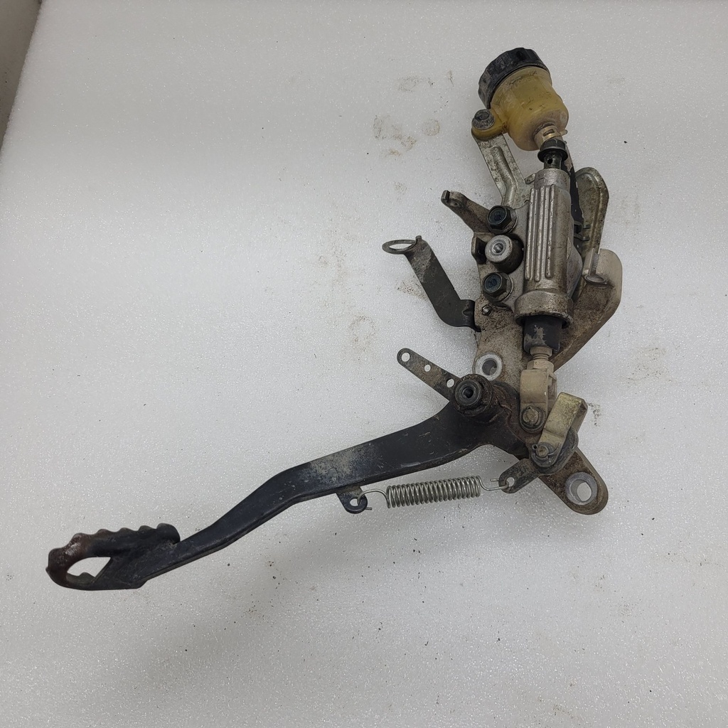 rr. master cylinder assy