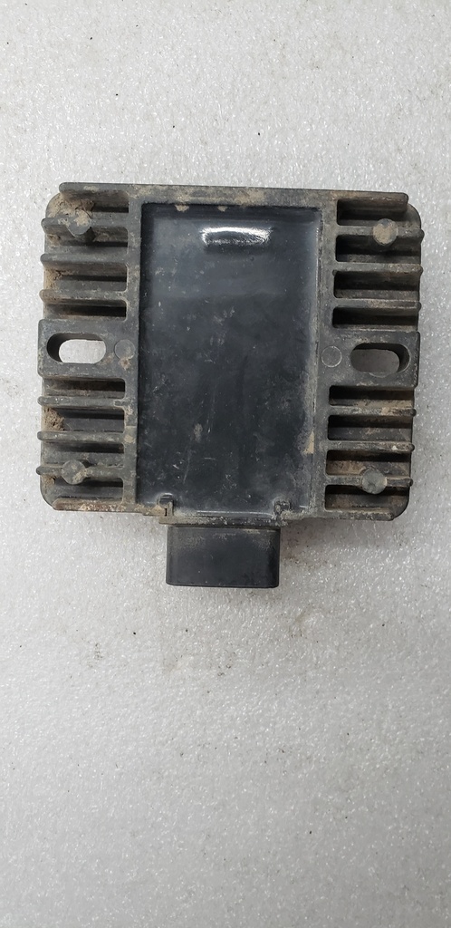 REGULATOR,VOLTAGE (W/TACH SIGNAL)