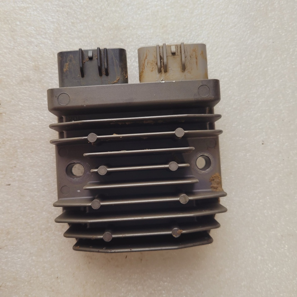 regulator,voltage (50-amp)