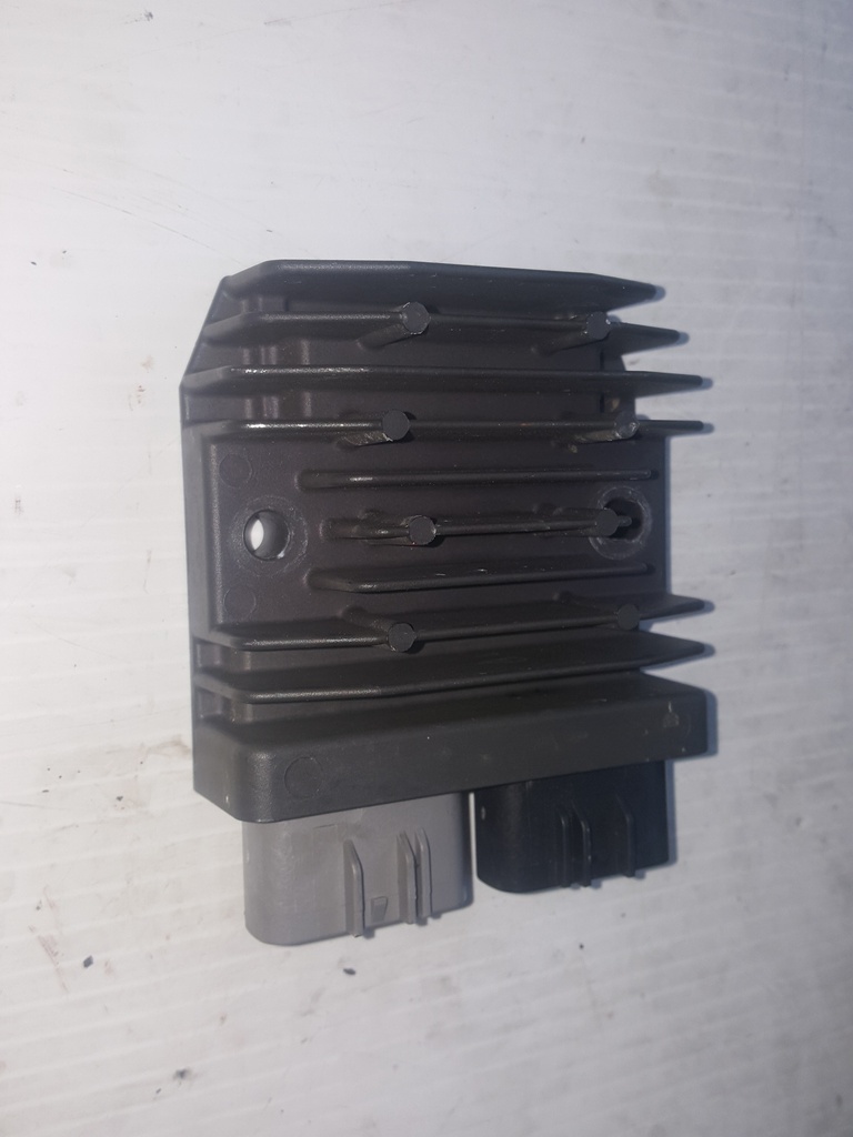 regulator,voltage (50-amp)