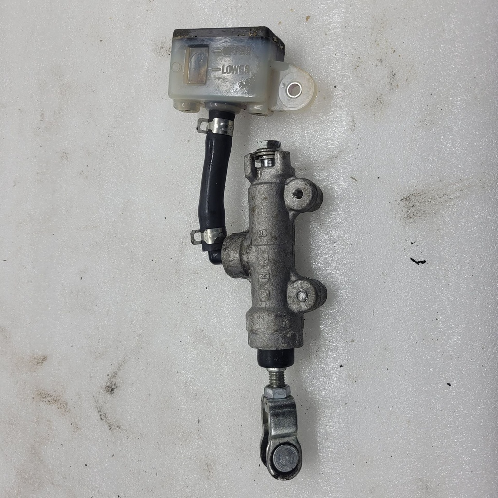 cylinder assy rr master