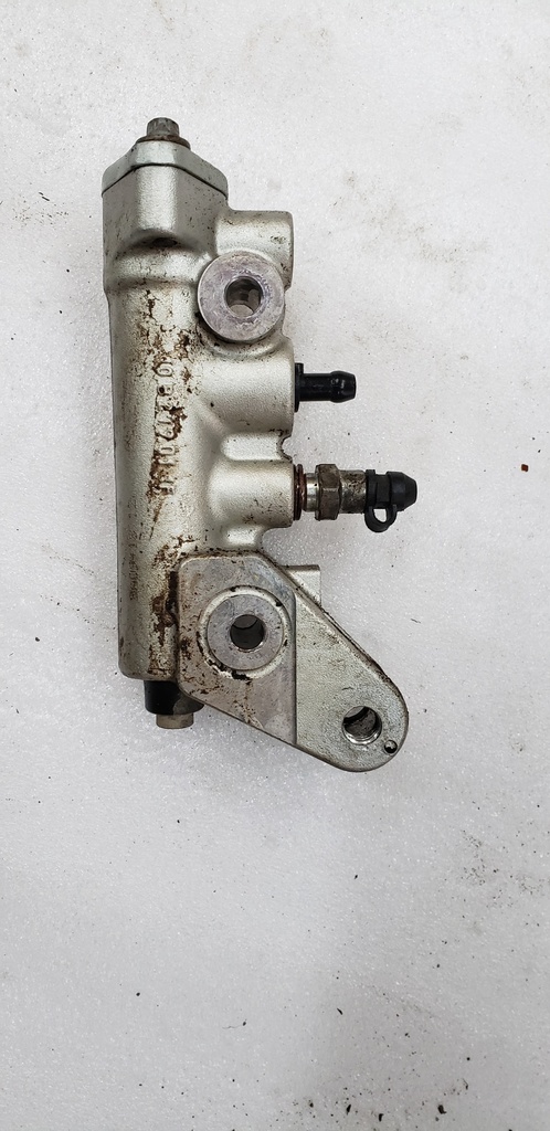 rear master cylinder ass'y europe