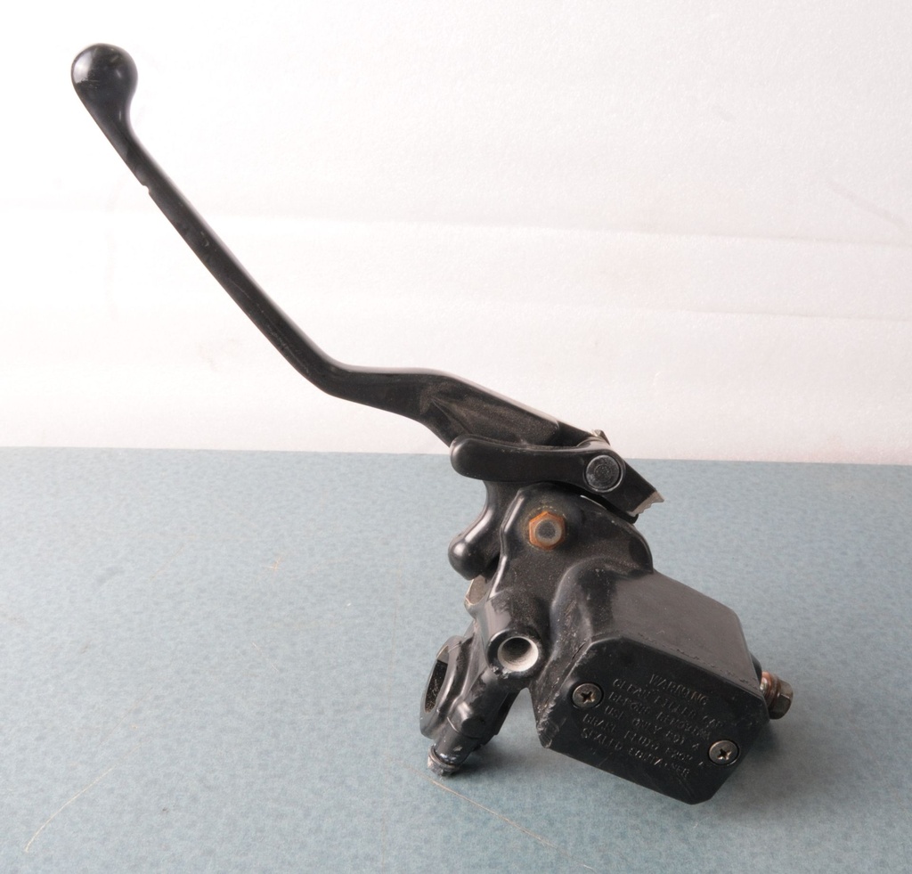 lh front master cylinder