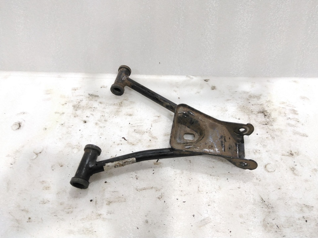 control arm weld, upper, right,