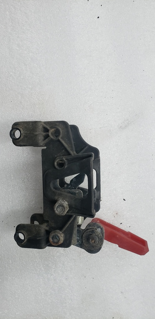 LATCH ASSY RIGHT - 7506-134 arctic cat