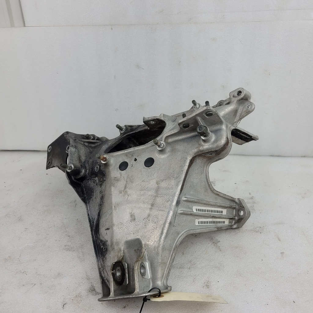 clip with stud assembly, left,[requires adhesive]