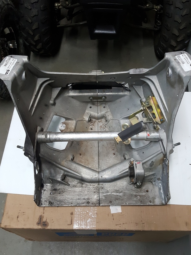 clip with stud assembly, left,[requires adhesive]