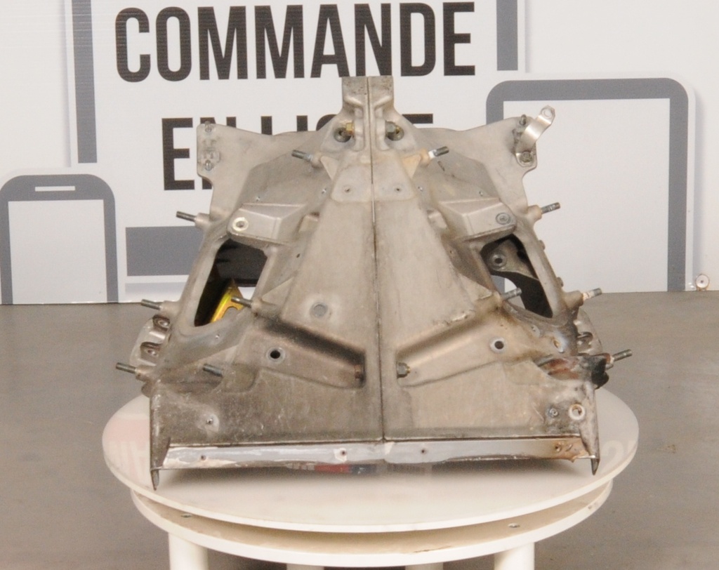 clip w/ stud assembly, left[requires adhesive]