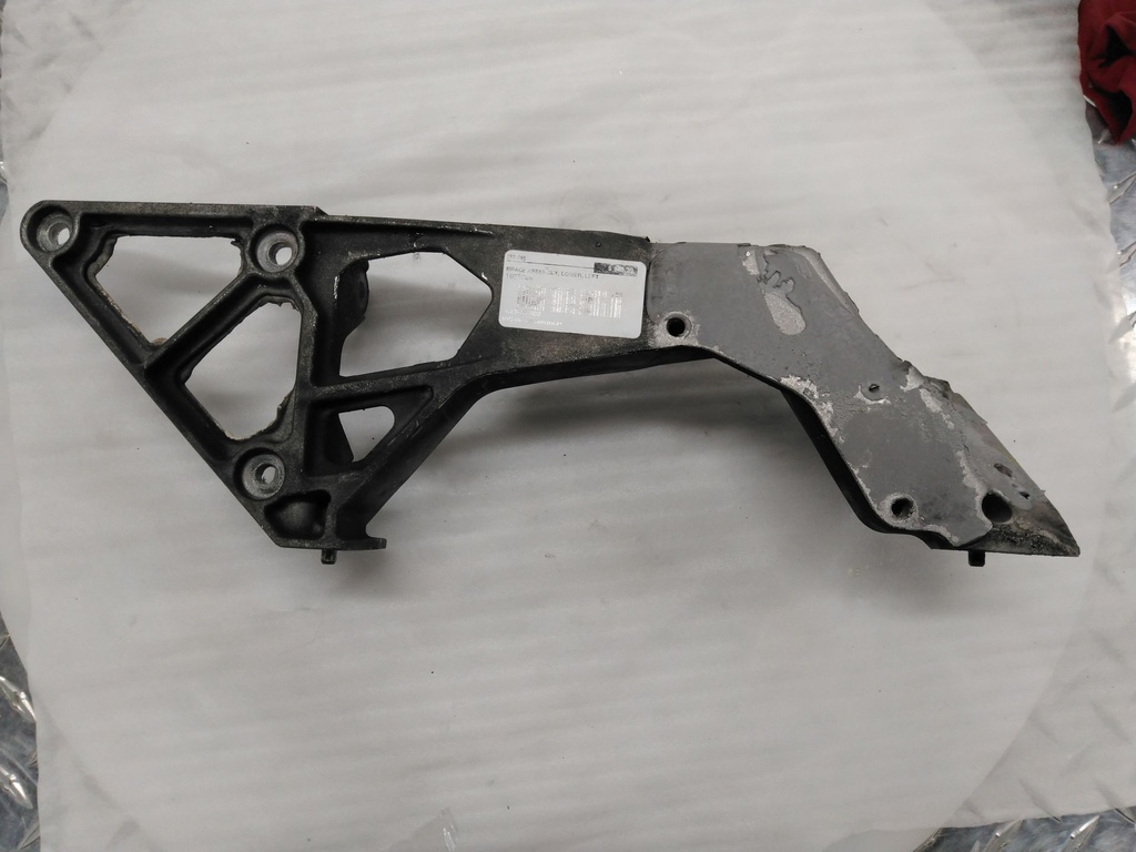 brace assembly, lower, left[incl. dowel pins]