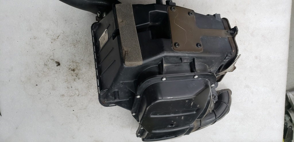AIR INTAKE ASSEMBLY, BOX WITH R