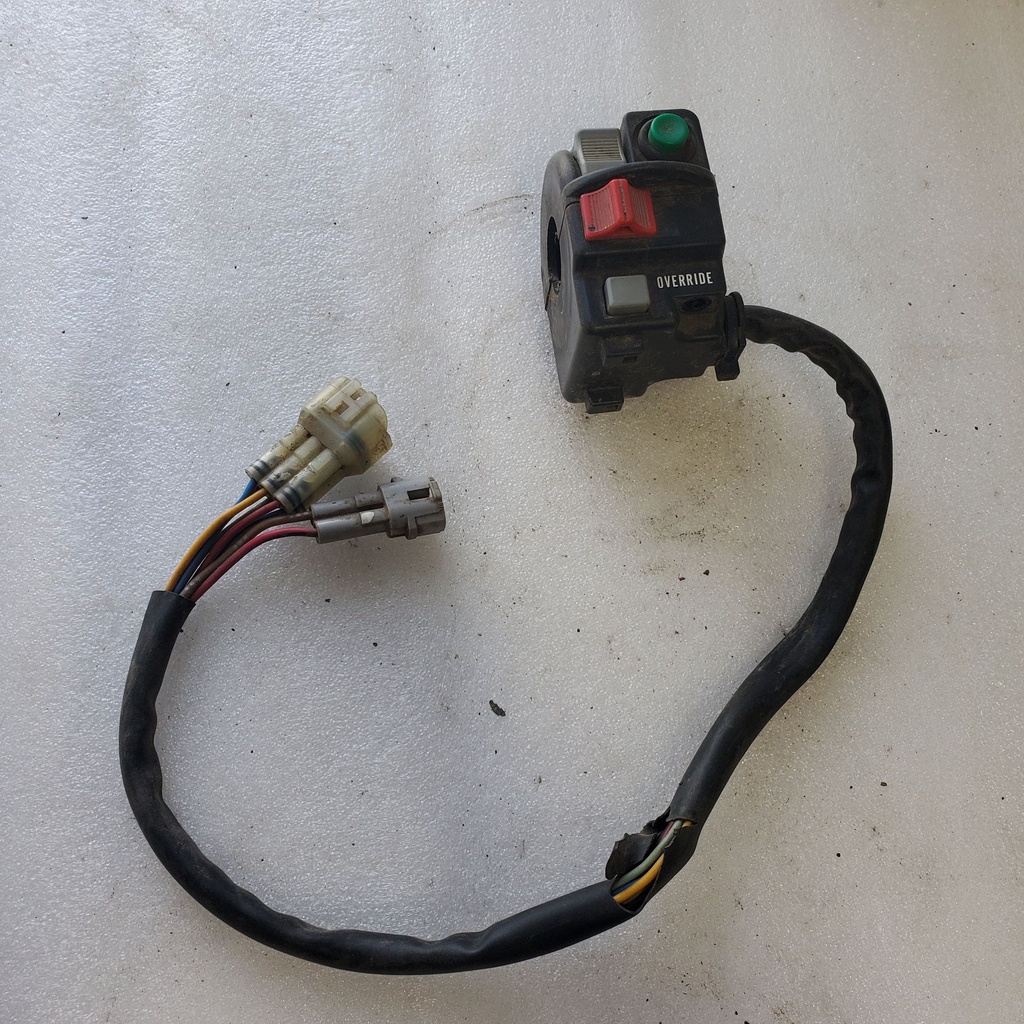 SWITCH, HANDLE 4 - YAMAHA - 3B4-83972-00-00