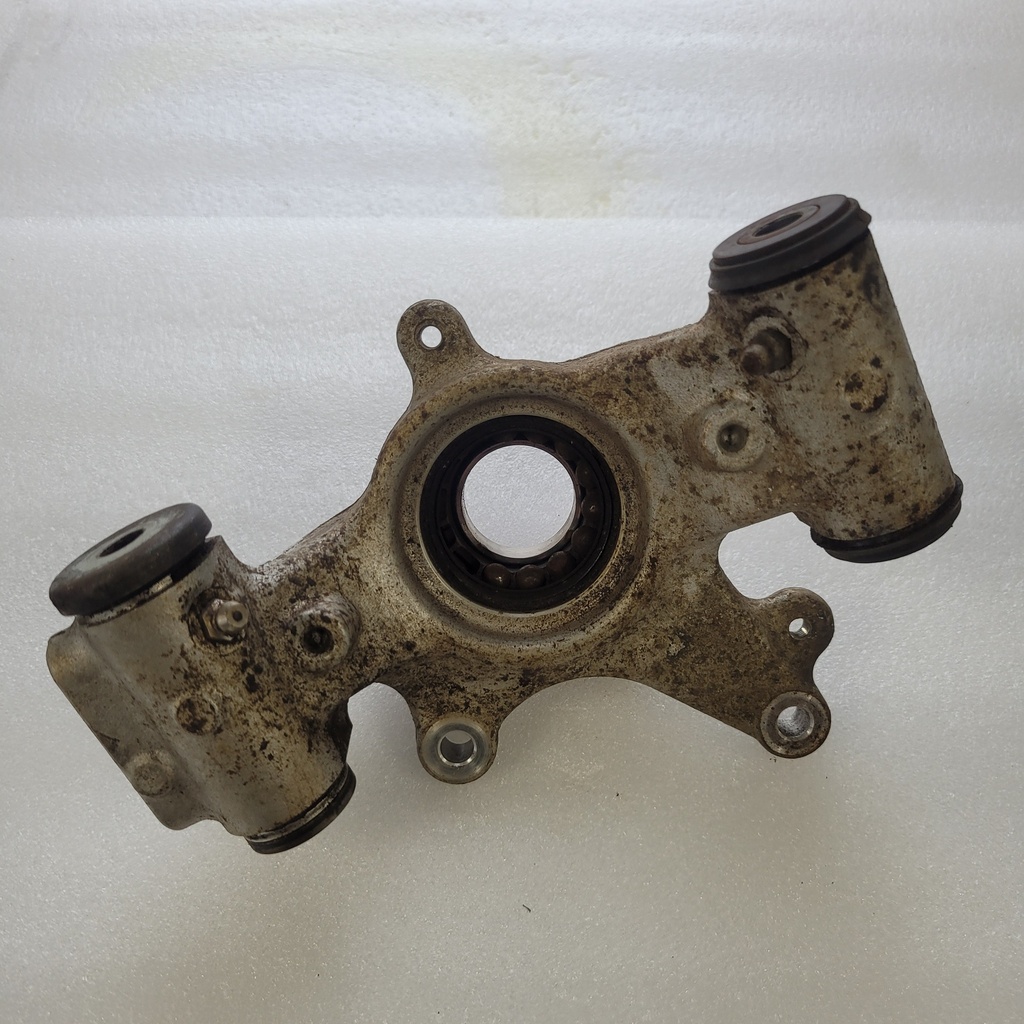 REAR KNUCKLE RIGHT - YAMAHA - 3B4-2532F-00-00