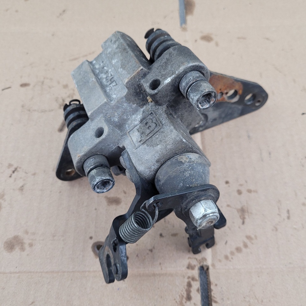 rear brake caliper ass'y