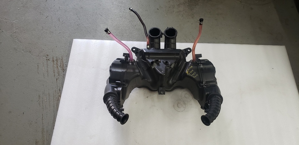 HOUSING, AIR CLEANER - 17215-MKK-D00 honda