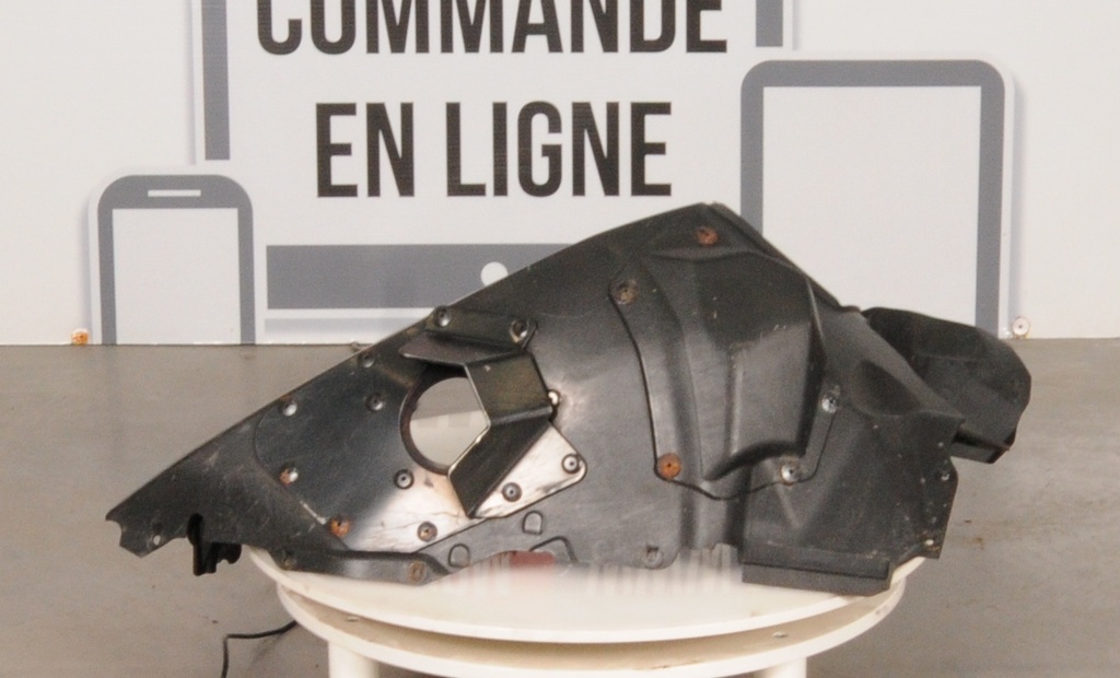 Plate, Skid - Right - Black (inc.2-3, 5, 8-9 and 16-23)