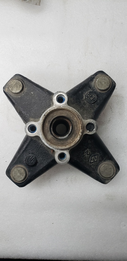 HUB, FRONT - 1S3-25111-00-00 YAMAHA