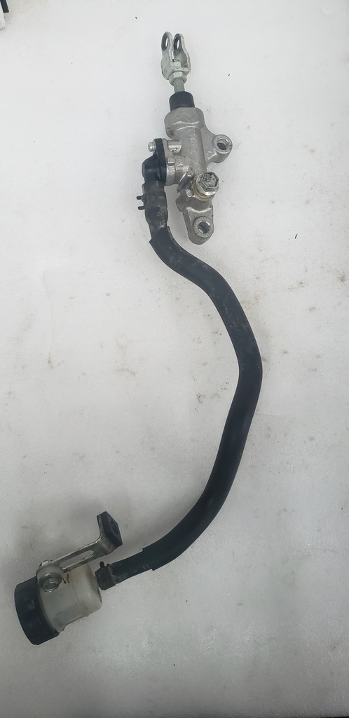 Rear Master Cylinder Assy - 1S3-2580E-00-00 YAMAHA